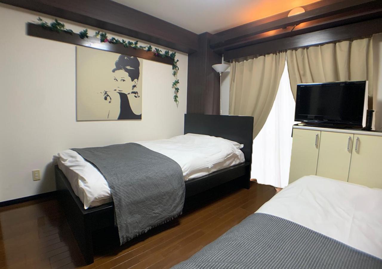 Aaron East Aparthotel